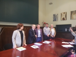 Signatura del conveni entre l'Ajuntament de Granollers i l'Associaci&oacute; d'Empreses de l'entorn del Circuit